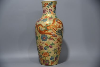 A Exquisite Famille-Rose Dragon Pattern Vase