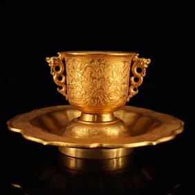 A Exquisite Gilt Bronze Cup
