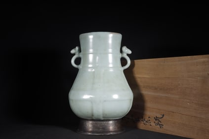 A Exquisite Guan yao Celadon Glazed Sheep-Ears Vase