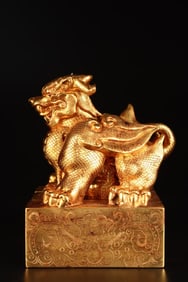 A Exquisite Gilt Bronze Lion Seal