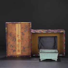 A Exquisite Guan yao Celadon Glzed ice Crackle Pattern Brush Washer, with an Imperial Poem by