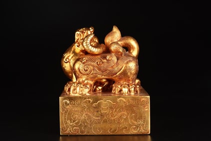 A Exquisite Gilt Bronze Auspicious Beast Seal