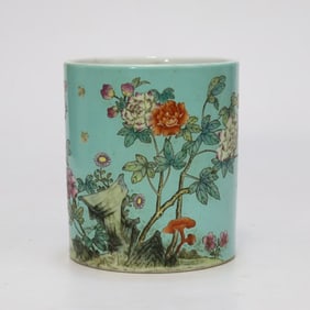 A Exquisite Famille-Rose Green Ground Flower Pattern Brush Pot
