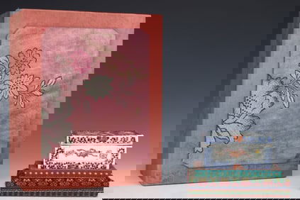 Blue and White Famille-Rose Figure Pattern Box