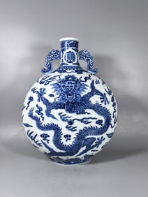 A Exquisite Blue and White Dragon Pattern Vase
