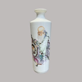 A Exquisite Famille-Rose Figures Pattern Vase