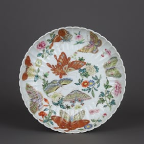 A Exquisite Famille-Rose Flower and Butterfly Pattern Plate