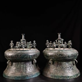 A pair of Exquisite Bronze Figure Ornament