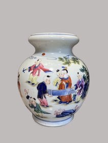 A Exquisite Famille-Rose Figures Pattern Jar
