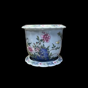 A Exquisite Famille-Rose Flower Pattern Flowerpot