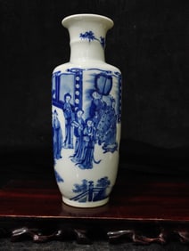 A Exquisite Blue and White Figures Pattern Vase