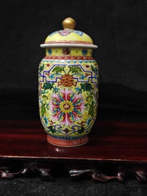 A Exquisite Yellow Ground Painted Gold Lotus Pattern Jar