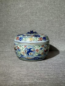 A Exquisite Wucai Cloud and Crane Pattern Lidded Box