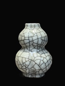 A Exquisite Ge yao Ice Crackle Pattern Gourd-Shaped Vase