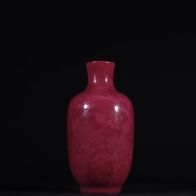 A Exquisite Ruby Red-Glazed Flower Pattern Vase