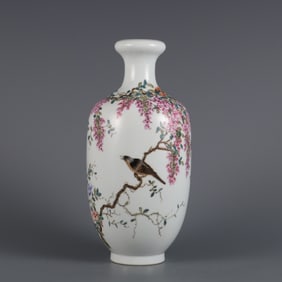 A Exquisite Famille-Rose Flower and Bird Pattern Vase