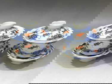 A pair of Blue and White Iron-Red Bat Pattern Bowls with Lids