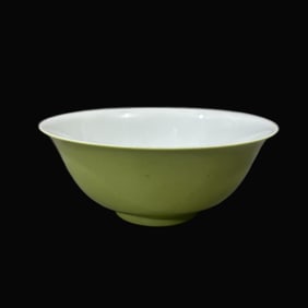 A Exquisite Apple Green Glazed Bowl