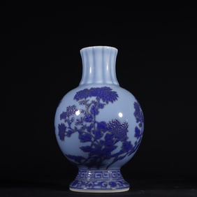 A Exquisite Blue Ground Flower Pattern Vase