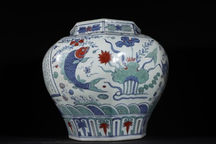 A Exquisite Wucai Fish and Lotus Pattern Jar