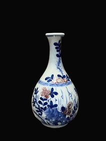 A Exquisite Blue and White Underglaze-Red Flower Pattern Vase