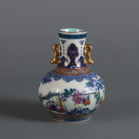 A Exquisite Doucai Painted Gold Figures Pattern Vase