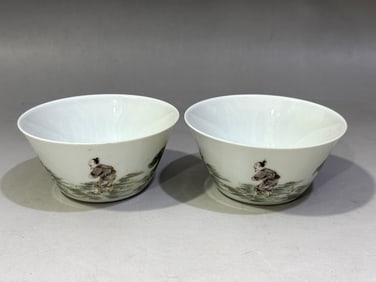 A pair of Wucai Figures Pattern Cup