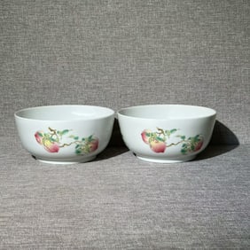 A Exquisite Famille-Rose Flower and Fruit Pattern Bowl