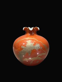 A Exquisite Red Glazed Gilt Pomegranate-Shaped Vase