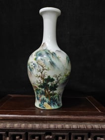 A Exquisite Famille-Rose Landscape Pattern Vase