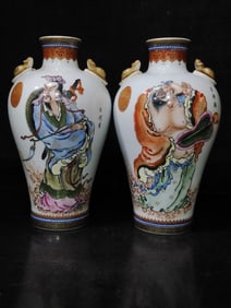 A pair of Exquisite Famille-Rose Painted Gold Figures Pattern Vase