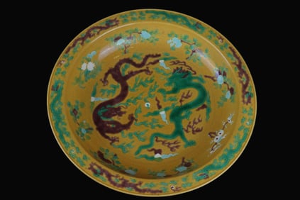 A Exquisite Tri-Color Glazed Dragon Pattern Plate
