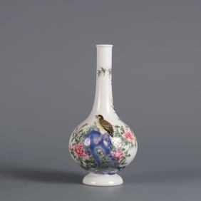 A Exquisite Famille-Rose Flower and Bird Pattern Vase
