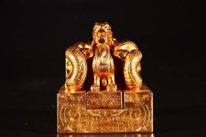 A Exquisite Gilt Bronze Auspicious Beast Seal
