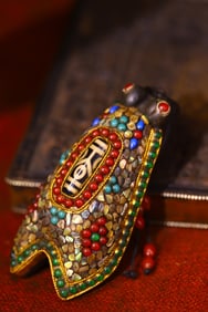 A Exquisite Meteorite Cloisonne Inlaid Gems Dzi bead Cicada,Shaped Ornament