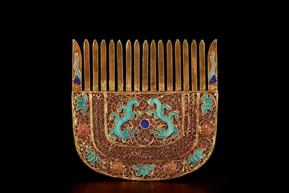 A Exquisite Filigree Gilt Bronze Comb