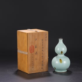 A Exquisite Longquan yao Celadon Glazed Gourd-Shaped Vase