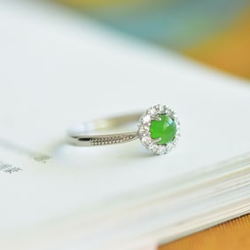 A Exquisite Silver Inlaid Jasper and Diamond Ring