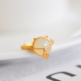 A Exquisite Silver Inlaid Hotan Jade Cat-shaped Ring