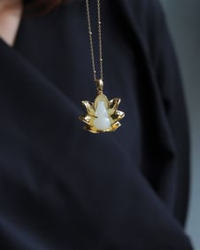 A Exquisite Silver Inlaid Hotan Jade Gourd-shaped Pendant