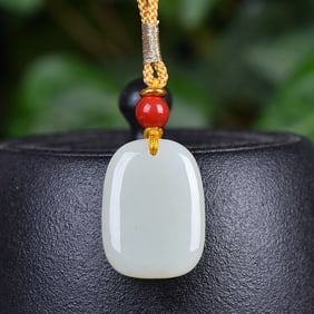 A Exquisite Hotan Jade Pendant
