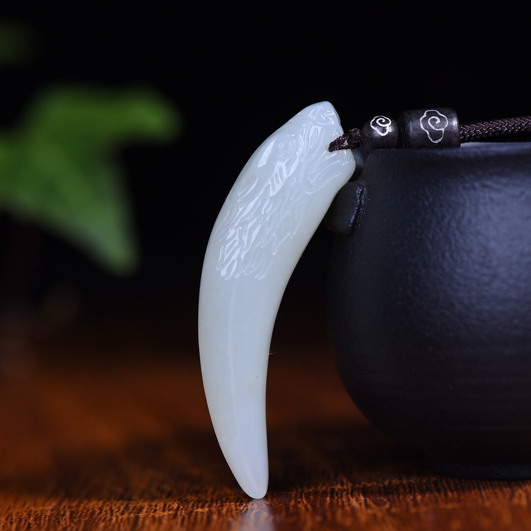 A Exquisite Hotan Jade Dragon-shaped Pendant (1 of 5)