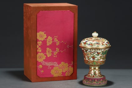 An Exquisite Wucai Painted Gold Lotus,Dragon and Phoenix Pattern Stem Cover Cup