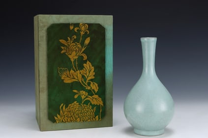 An Exquisite Ru yao Sky Blue Glazed Vase