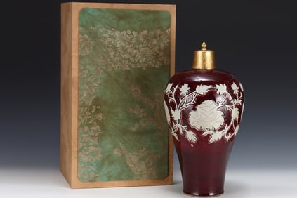 A Huge Ji Red Glazed Lotus Pattern Vase,With Gilt Cover