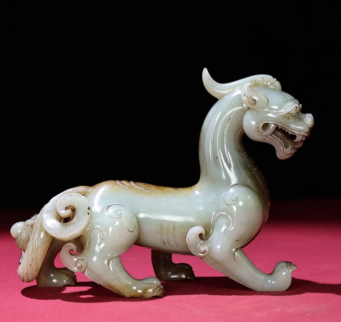 An Exquisite White Jade Auspicious Beast Ornament: An Exquisite White Jade Auspicious Beast Ornament,Qing Dynasty, China,Size:115mmx175mmx68mm,Weight:821g 白玉瑞兽摆件,中国清代