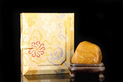 An Exquisite Tianhuang Stone Landscape and Figure Pattern Ornament