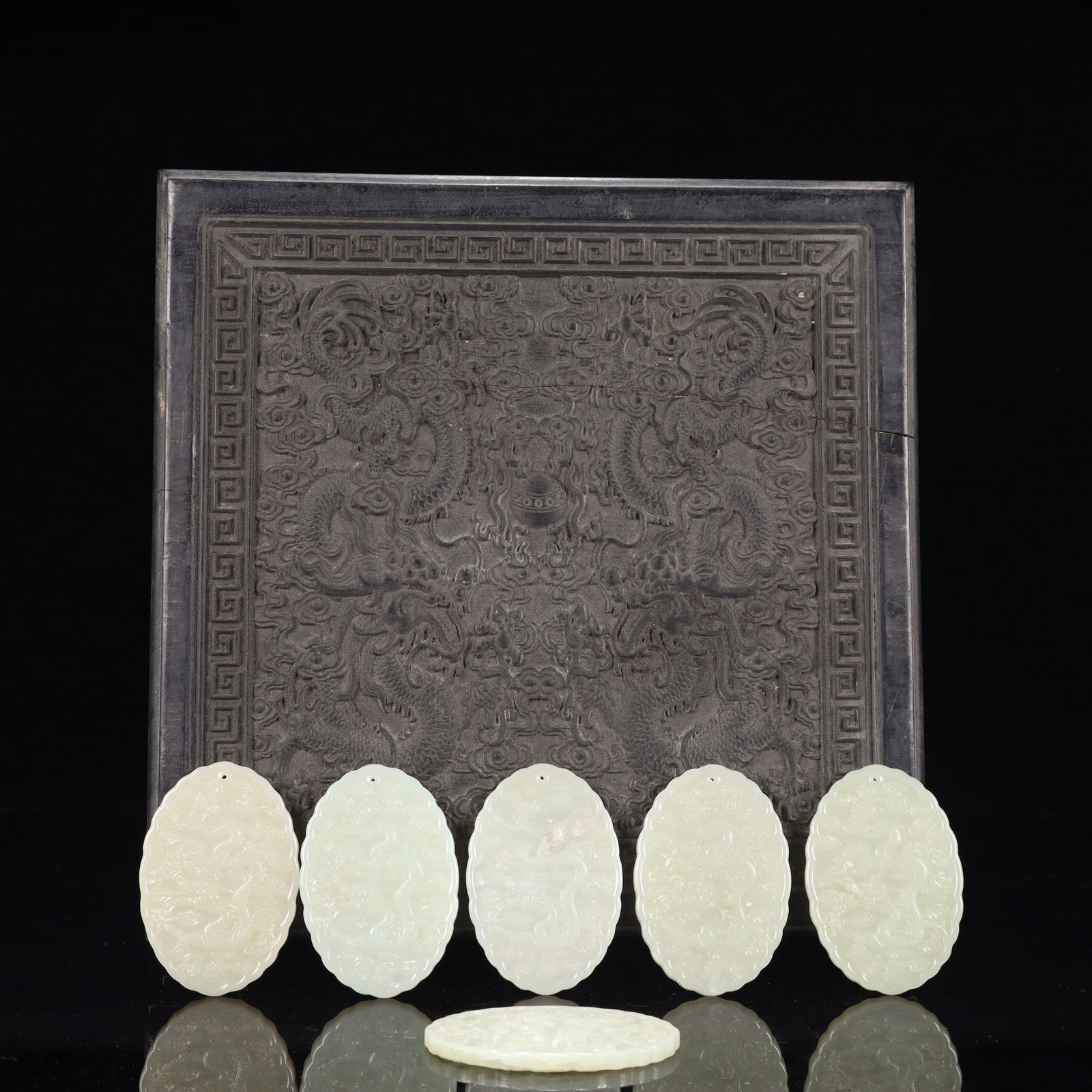 A Set of Fine White Jade Auspicious Cloud and Dragon Pattern Pendants,With Poem: A Set of Fine White Jade Auspicious Cloud and Dragon Pattern Pendants,With Poem,Qing Dynasty, China,With Mark,Size:5.5cmx8cm,(Box)28cmx13cm,Weight:350g 一套白玉祥云
