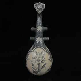A Rare Blue and White Flower Pattern Pipa Ornament
