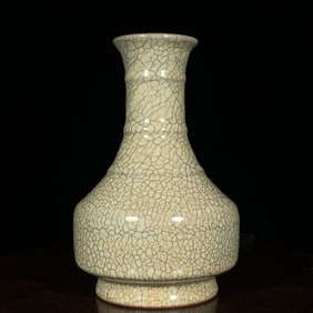 An Exquisite Ge yao Vase